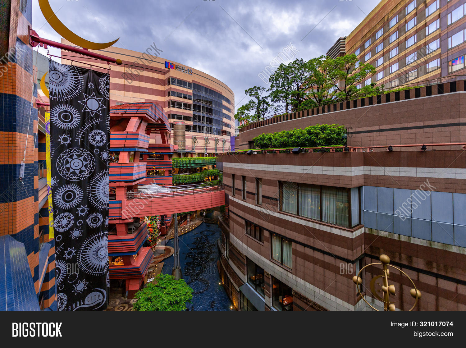 Fukuoka япония. Хаката япония. Фукуока город в японии. Башня фукуока япония. Башня фукуока япония.