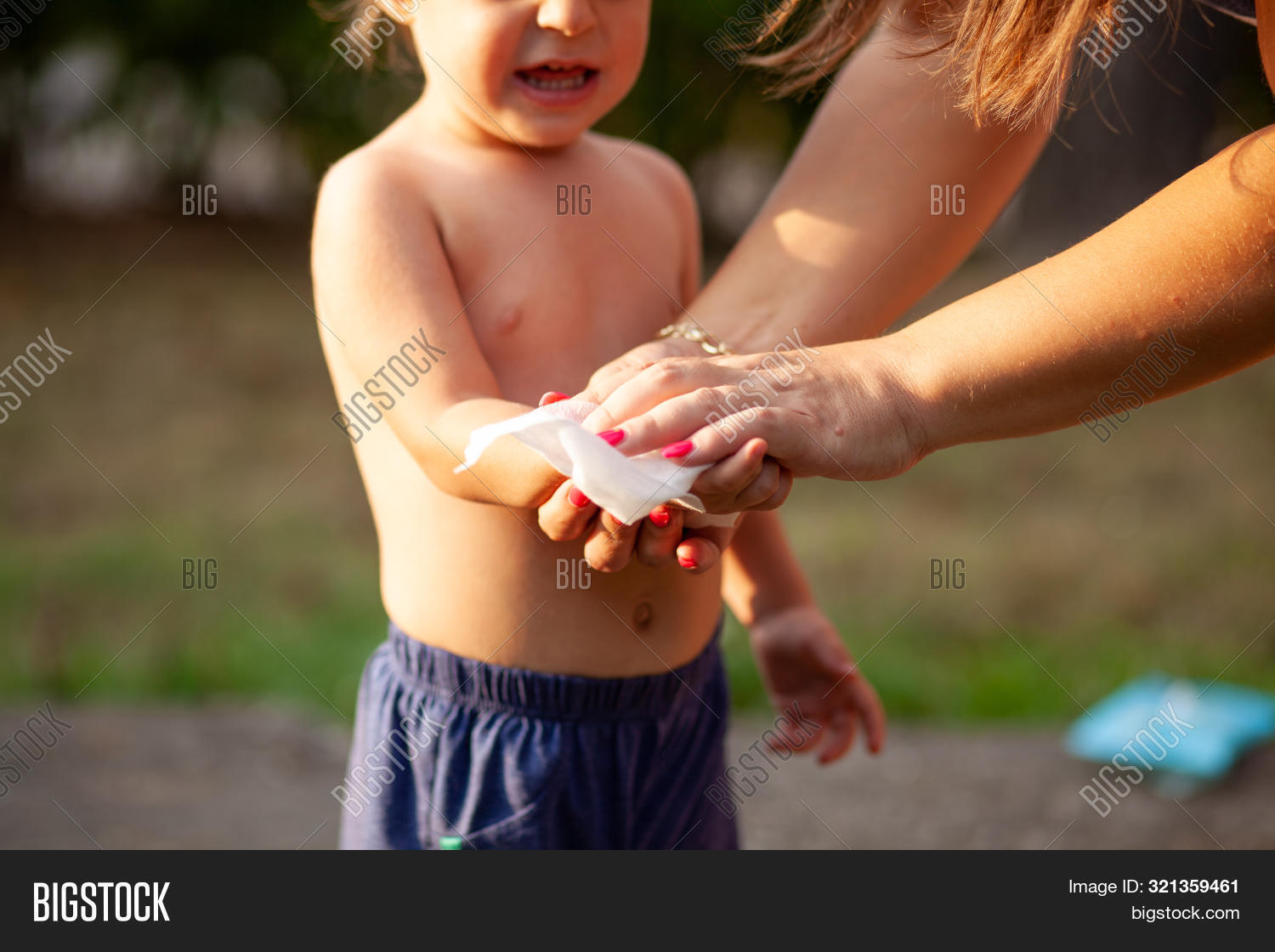 baby wipes to clean hands