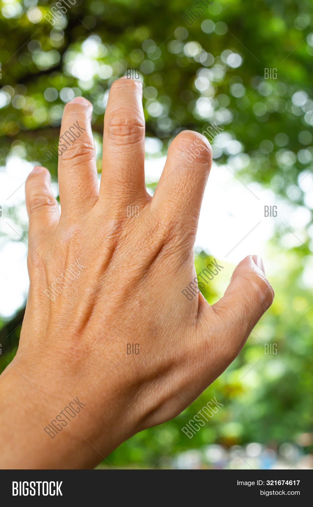 Imagen y foto Trigger Finger Lock (prueba gratis) Bigstock