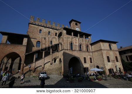 Castell Arquato, Italy - October 14, 2018: View Of Castell Arquato, A Beautiful Town In Italy