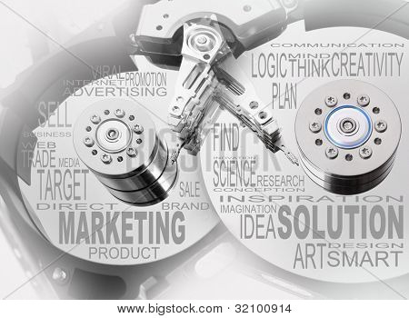 Hårddisk med text moln. Industriella bakgrund.