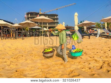 Duong Dong, Phu Quoc Island, Vietnam - March 19, 2019: Unidentified Vietnamese Woman In A Traditiona