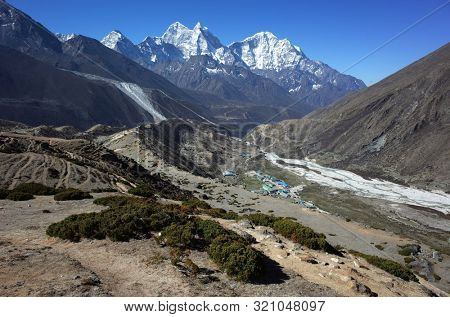 View of Pheriche village (4240 m) on Everest trek, View of mountains Kangtega (6685 m) and Thamserku (6608 m), Sagarmatha national park, Nepal