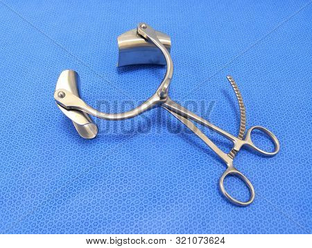 Close Up Image Of Surgical Pozzi Self Retractor