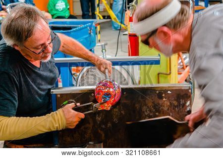 Kalamazoo, Mi/usa - December 4th 2015: Artisans Creating And Shaping Glass Bowls And Dishes