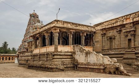 Kampaheswarar Temple, Dedicated To The God Shiva, Is Located In The City Of Tirubuvanam