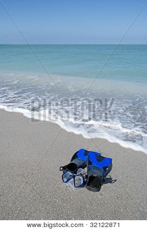 อุปกรณ์ดำน้ำตื้นที่ชายหาด