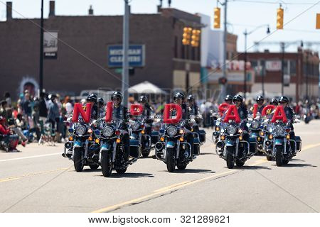 Benton Harbor, Michigan, Usa - May 4, 2019: Blossomtime Festival Grand Floral Parade, Indianapolis P