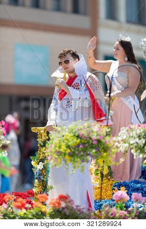 Benton Harbor, Michigan, Usa - May 4, 2019: Blossomtime Festival Grand Floral Parade, Man Dress Up A