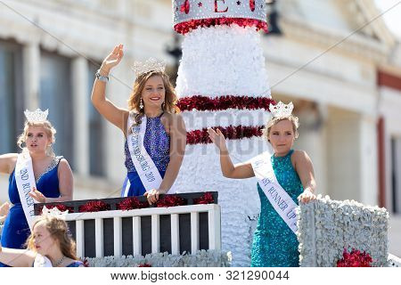 Benton Harbor, Michigan, Usa - May 4, 2019: Blossomtime Festival Grand Floral Parade, Float Carrying