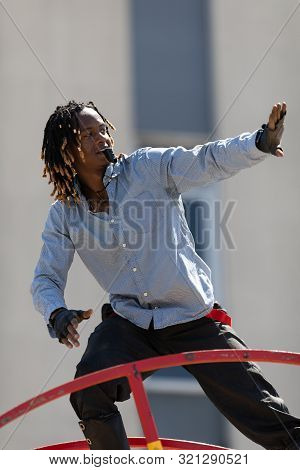 Benton Harbor, Michigan, Usa - May 4, 2019: Blossomtime Festival Grand Floral Parade, Sam The Wheele