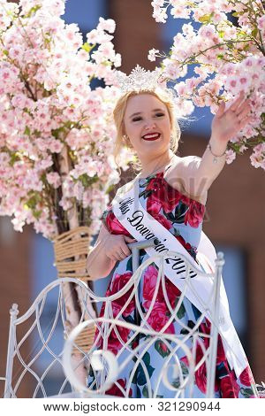 Benton Harbor, Michigan, Usa - May 4, 2019: Blossomtime Festival Grand Floral Parade, Float Carrying