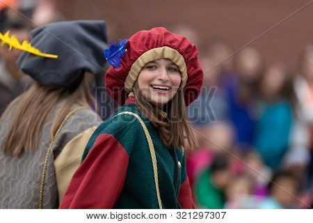 Holland, Michigan, Usa - May 11, 2019: Tulip Time Parade, Group Wearing Medieval Style Clothing, Pro
