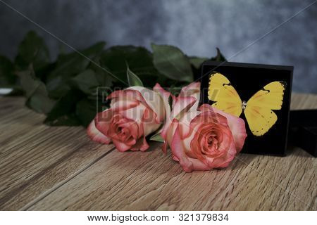 Dolce Vita Roses With Black Present Box And Yellow Butterfly On Wood