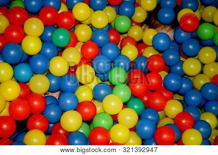 Children Hid Themselves In Plastic Balls, Try To Find