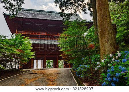 Wakayama, Japan - 23 July 2019: Stone Steps Leading To The Entrance Of Kongobuji Temple, Originally 
