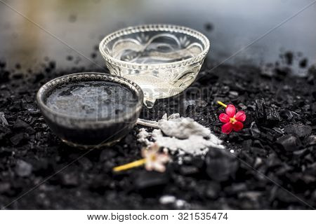 Activated Charcoal Well Mixed With Baking Soda To Detoxify Strands And Scalp, Restore Shine, Repair