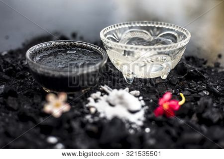 Activated Charcoal Well Mixed With Baking Soda To Detoxify Strands And Scalp, Restore Shine, Repair