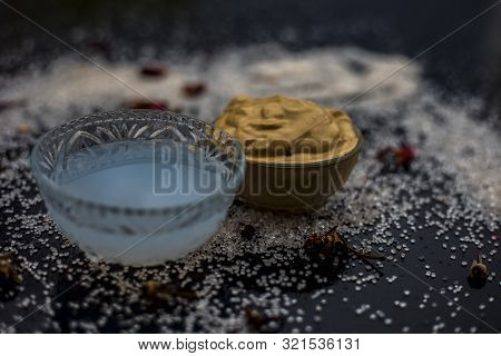 Ubtan/face Mask/face Pack Of Multani Mitti Or Fuller's Earth On Wooden Surface In A Glass Bowl Consi