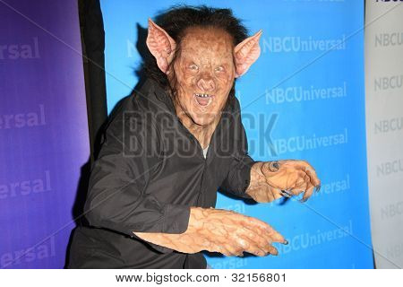 PASADENA - APR 18: Personaggio dello spettacolo Grimm al giorno NBCUniversal estate stampa tenuto presso La The