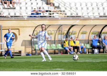 カポシュワール、ハンガリー - 4 月 20 日： 不明選手アクション ハンガリー カップ決勝女性サッカー gam で