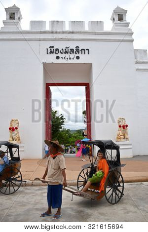 Kanchanaburi, Thailand, 09.09.2019: Beautiful Thai Girl In Traditional Thai, Siamese Dress In An Old