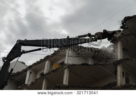 Demolition Pulveriser Demoliting Building In The City