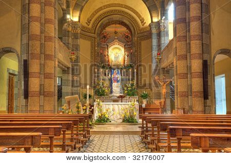 Madonna Moretta Catholic Alba, Kuzey İtalya kilise iç görünüm.