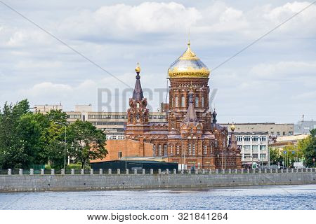 Saint Petersburg, Russia -  August 5, 2019: Embankment Of The Ekateringofka River With Orthodox Chur