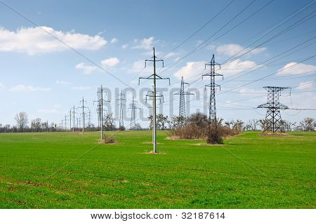 Power jännitteitä ja linjat kentällä