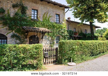 Gasse. Rivalta. Emilia-Romagna. Italien.