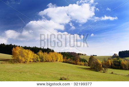 bulutlar ile autumny sahne