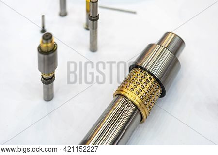 Metal Alloy Copper Or Brass Oilless Or Oil Free Bush With Embedded Solid Lubricant Assemble With Cyl