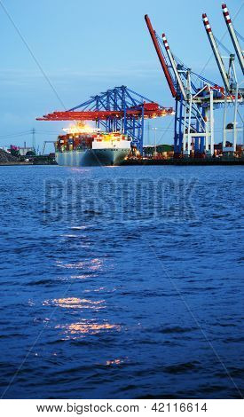 Terminal de contenedores (vertical)