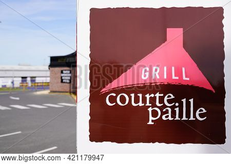 Bordeaux , Aquitaine France - 05 14 2021 : Courtepaille Grill Brand Text And Sign Logo On French Sho