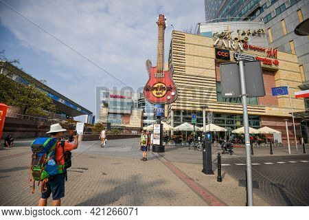 Warsaw. Poland - August 2015: Shopping Center, Tourists Near The Shopping Center. Advertising In The