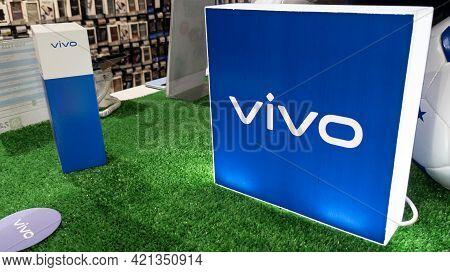 Bordeaux , Aquitaine France - 05 18 2021 : Vivo Store Logo Brand And Text Sign In Shop Cell Mobile P