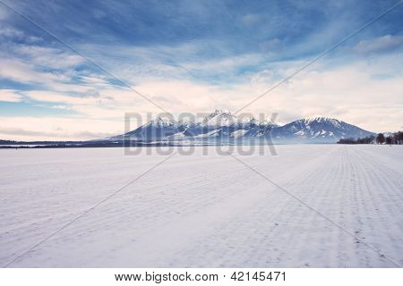 Pohled na horské vrcholy a sněhu v zimním období, Vysoké Tatry