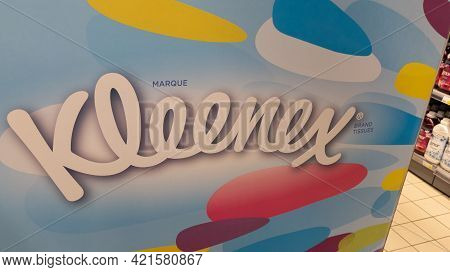 Bordeaux , Aquitaine France - 05 18 2021 : Kleenex Logo Brand And Text Sign Trademark Of Kimberly-cl