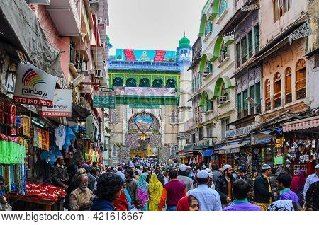 Ajmer, India - Jan 04, 2020: People Waiting At The Entrance Gate Of Dargah Shariff. Dargha Of Great 
