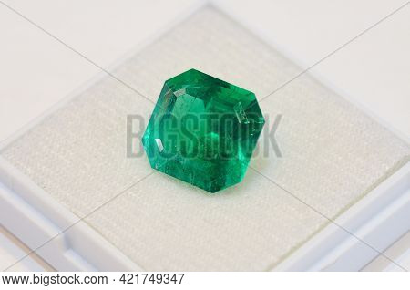 Natural Colombian Emerald Green Faceted Loose Gemstone From Muzo Mine. Transparent Square Shaped Sto
