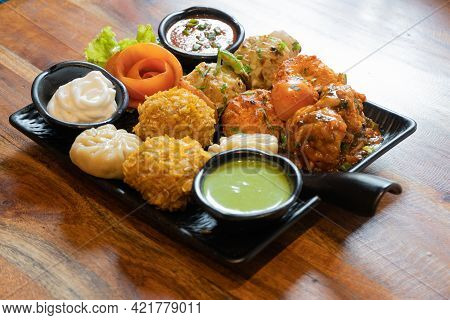 Tandoori Fried Roasted Momos Dimsum Pakora With Vegetable Flower Chicken And Green, White And Red Sa