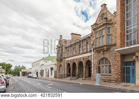 Oudtshoorn, South Africa - April 5, 2021: A Street Scene, With The Historic Standard Bank And Other 