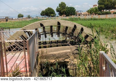 Water Wheel Pump Used To Provide Water For Orchard Irrigation