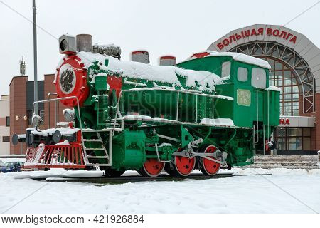Dubna, Russia - January 5 2021: Monument Tank Locomotive 9p-742. Installed At The Railway Station Bo
