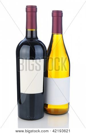 Ein Cabernet Sauvignon und Chardonnay Flasche auf weiß mit Reflektion. Flaschen wurden unbeschriftet.
