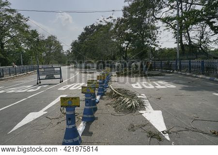 Kolkata, West Bengal, India - 23rd May 2020 : Super Cyclone Amphan Uprooted Tree Which Fell And Bloc