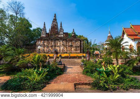 Wat Chet Yot Or Wat Photharam Maha Wihan, Seven Pagoda Temple It Is A Major Tourist Attraction In Ch