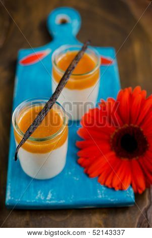 Yogurt dessert