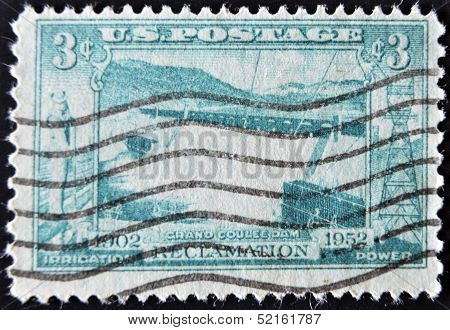 Usa - Circa 1952: A Stamp Printed In The Usa Showing Grand Coulee Dam, Circa 1952